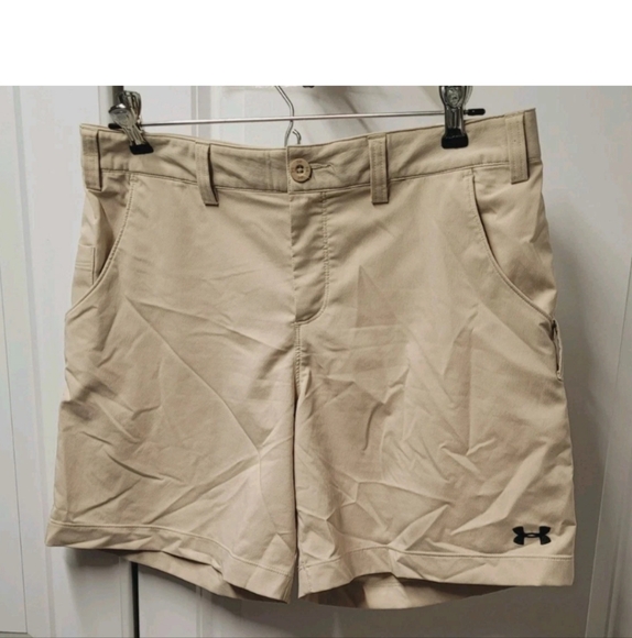 Under Armour Pants - Under Armour Shorts Women's Size: 8 Pockets Loose